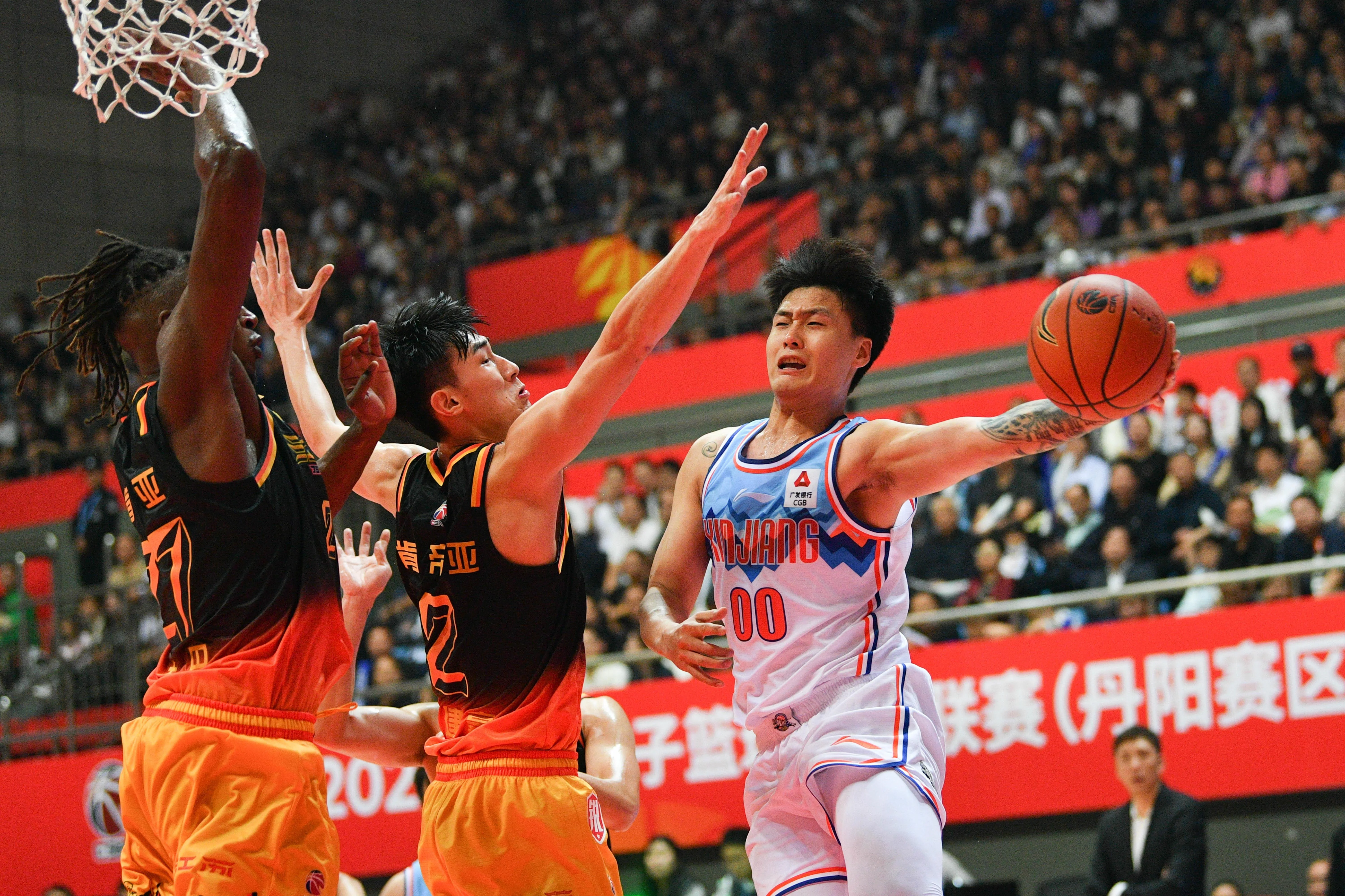 CBA联赛篮球比赛现场